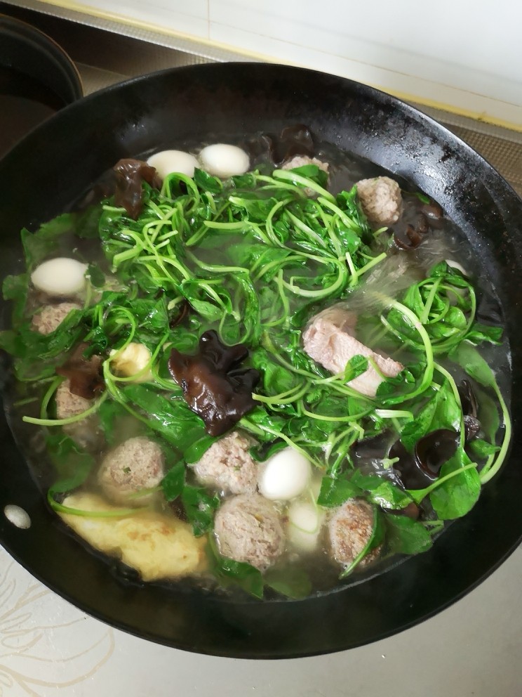 蛋饺肉丸杂烩汤