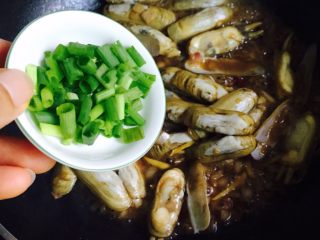 下酒菜+香炒蛏子,出锅前撒上葱花