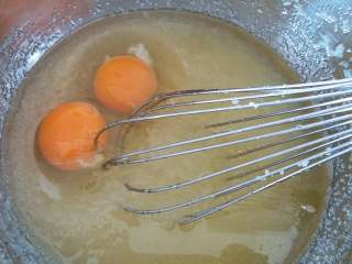 粗粮酥,加入蛋液，我加了两个多鸡蛋