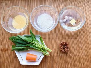 【宝宝辅食】干贝菠菜粥,准备食材：胚芽米 30 g、小米 10 g、干贝 4颗、菠菜 适量、胡萝卜 1小段、姜 1片

干贝要提前浸泡一晚上，放一片姜片。
