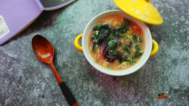 苋菜面筋汤,夏天喝面筋汤可以说是最惬意的了，若隐若现的黑胡椒粉飘着琐碎的面筋、灵动的蛋花