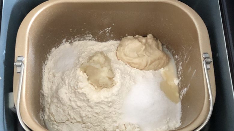 全麦胚芽吐司,放入高粉，盐糖对角放，放入汤中，菌种，开始搅拌