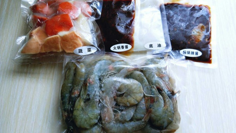 #焖锅系列#滋味大虾,打开包装，特别方便，所有食材全部准备齐全，不用另外添加任何食材及调味料。（提前取出化冻）