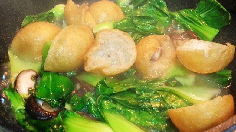 上海菜-香菇油面筋,切记不要盖锅盖，不然叶子会变黄
