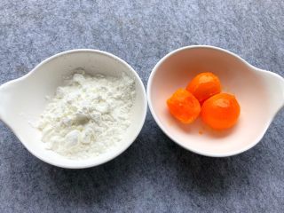 蛋黄焗南瓜,玉米淀粉30g，咸蛋黄3个