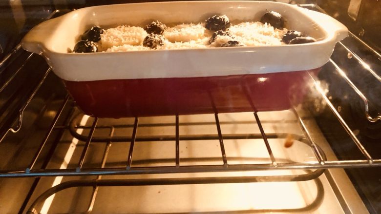 爆浆蓝莓香蕉烤燕麦,烤箱180度，烤25分钟。
