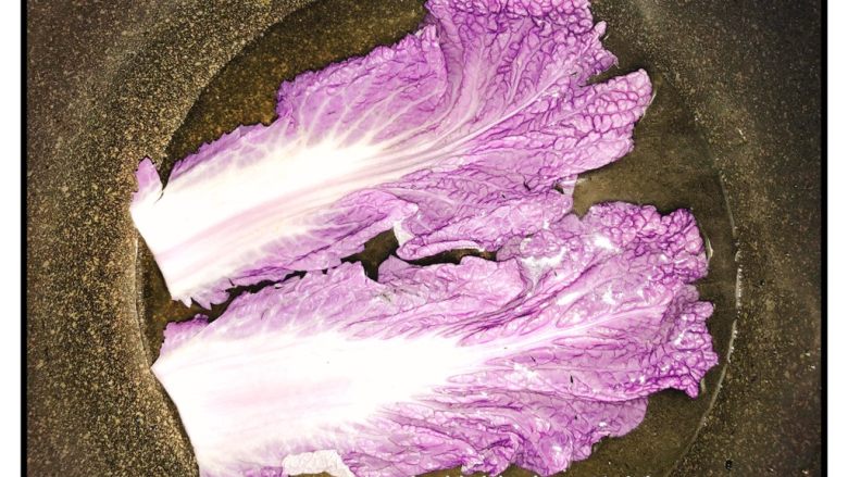 紫白菜裹肉卷,紫白菜焯水