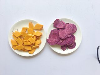 夏日甜品,南瓜，紫薯去皮切片