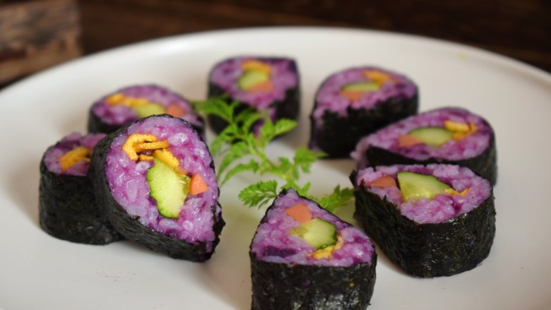 紫薯寿司,美美的紫薯寿司就做好了。快来尝一尝吧，不仅好看还很美味哦。