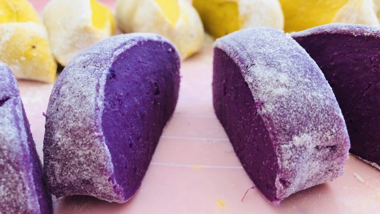紫薯南瓜🎃芝士饼,把面团分成大小一样的小面团