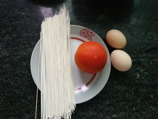 西红柿鸡蛋面,准备材料
