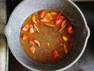 宝宝辅食—番茄豆腐杂蔬面,加入一大碗清水