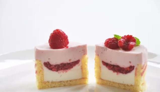 树莓慕斯蛋糕