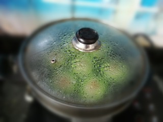 肉酿苦瓜圈,放入蒸锅，蒸10分钟
