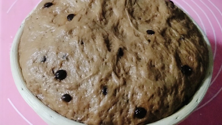 巧克力豆软欧包,尽量保证湿度，不然做出来的面包口感欠缺一点