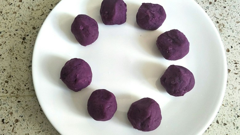 紫薯仙豆糕,分成20克一个