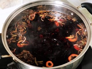 酸梅汤,煮沸后转小火加盖煮40分钟；