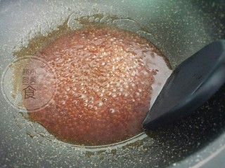 干贝蒸冬瓜,调好的淀粉水倒锅里一边搅一边煮开，浓稠度适中就可以。