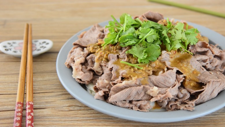 麻酱肥牛金针菇—肥牛配金针菇，怎么做都好吃