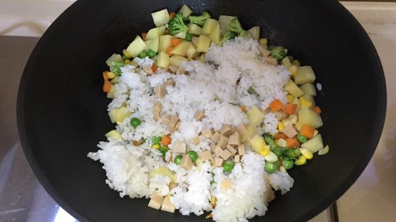 芝士焗饭,倒入熟米饭