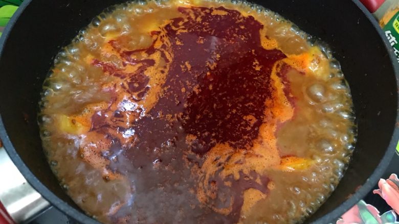 咖喱丸子烩杂蔬,大火煮开