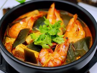 海带冻豆腐炖海虾,鲜美无比又营养丰富的炖豆腐海带炖海虾就做好了