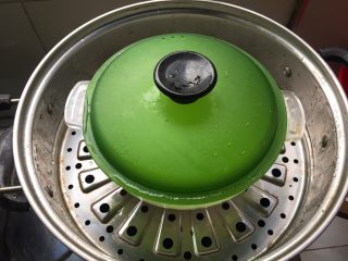零失败-芒果椰香糯米糍,冷水上锅蒸20分钟左右，记得要盖好盖子哦。