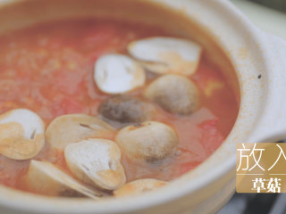 泰式冬阴功汤「厨娘物语」,煮香后捞出香料包，加入5个切开的草菇。