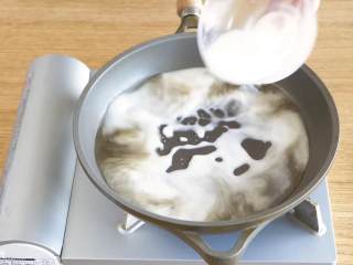 香菇酿肉圆18m+,汤汁倒入锅中煮开~