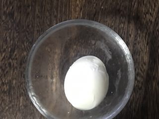夏日沙拉,白煮蛋一个切成片