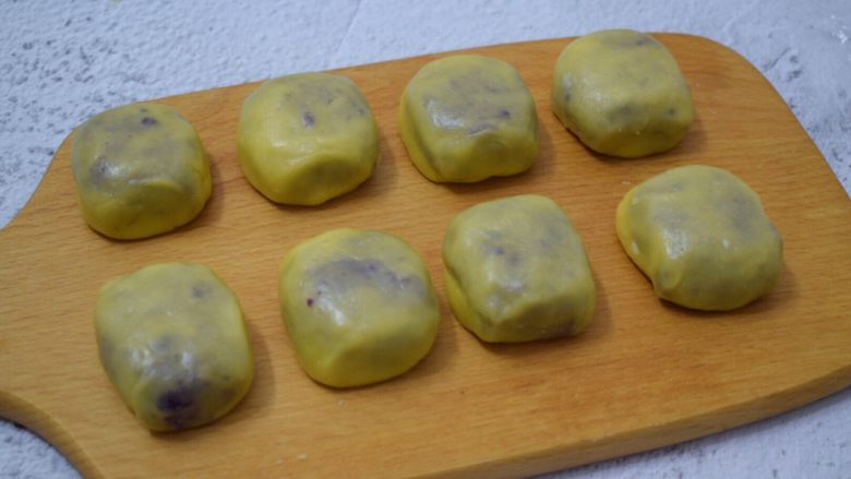紫薯仙豆糕,整理成正方形