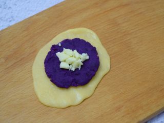 紫薯仙豆糕,放入马苏里拉奶酪