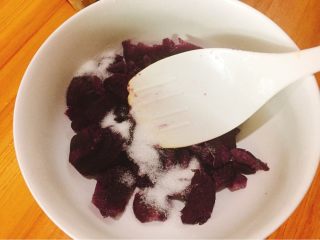 夏天必备+双色芋圆,同样方法弄了紫薯泥