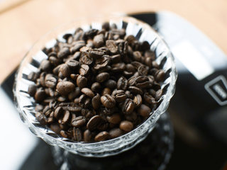 咖啡布丁,称取100g咖啡豆。