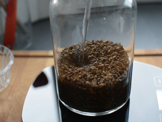 咖啡布丁,加入500-800g冷水。