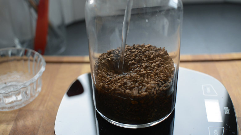 咖啡布丁,加入500-800g冷水。