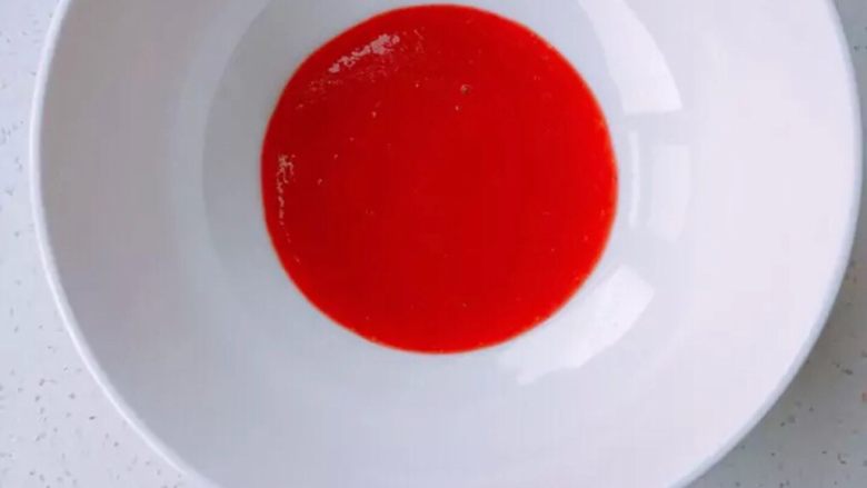 草莓溶豆,<a style='color:red;display:inline-block;' href='/shicai/ 592'>草莓</a>打成泥
