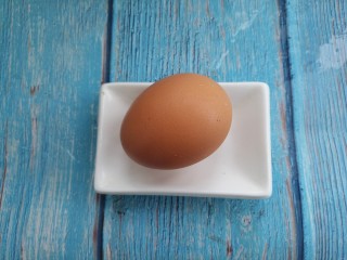 海苔鸡蛋卷,然后准备一个鸡蛋