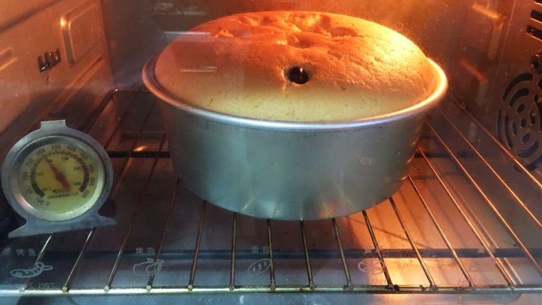 椰香蓝莓蛋糕,烤箱150度，烤制40分钟。