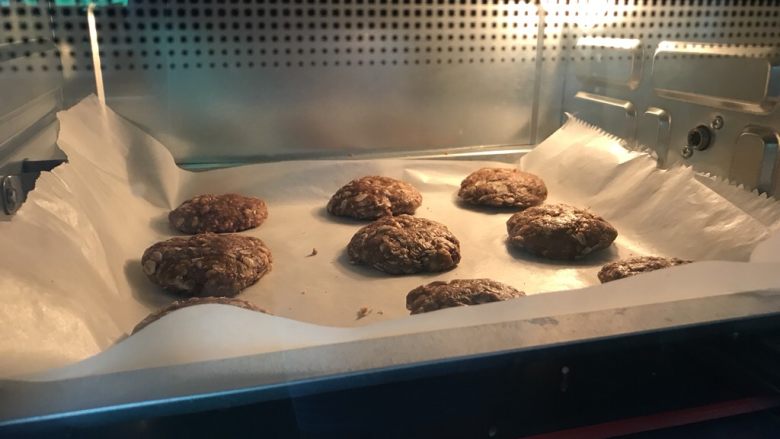 红糖燕麦核桃饼干,烤箱 170度 烤18分钟