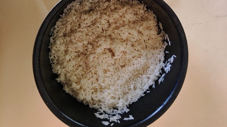 土豆蘑菇燉飯～,把白米洗乾淨