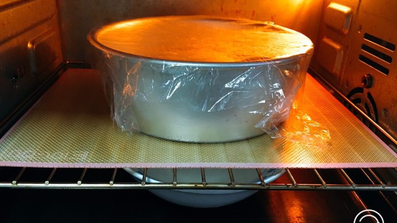 土豆泥虾球面包,烤箱发酵档，底部放一碗热水，发酵60分钟，中间可以换热水。