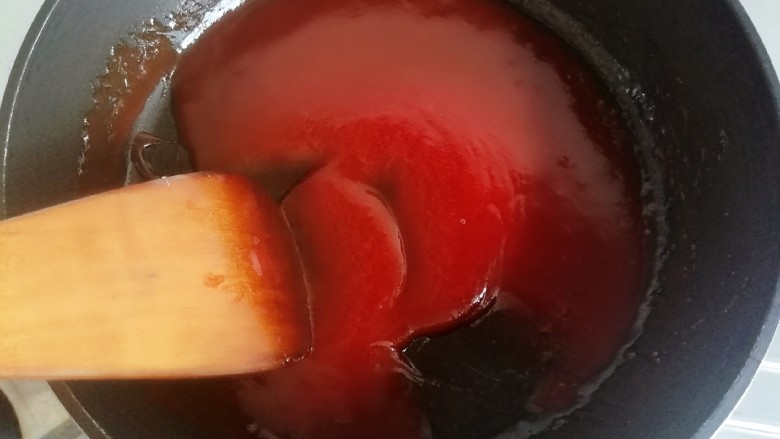 樱桃肉,把酱汁搅匀。