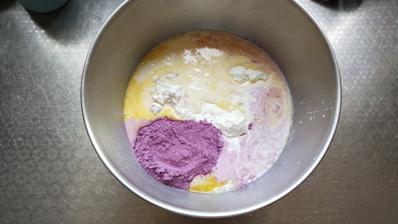 紫薯吐司,除<a style='color:red;display:inline-block;' href='/shicai/ 887'>黄油</a>外，将所有材料混合包括波兰种