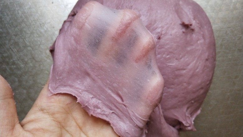 紫薯吐司,可以拉出薄薄的手套膜