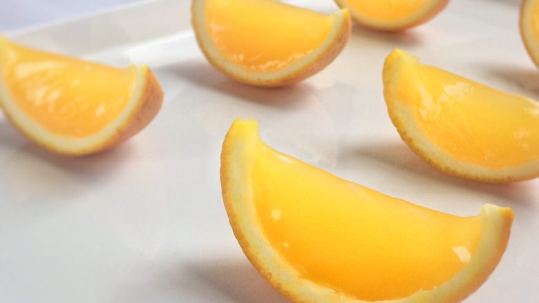 夏日小清新：橙子果冻,晶莹的模样、顺滑的口感。
