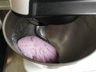 奶香紫薯馒头 ,改高速搅打成团，光滑