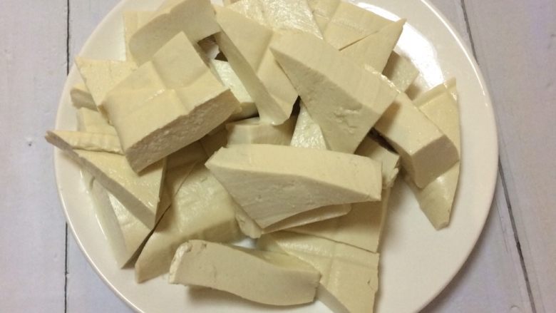 超级下饭的香煎豆腐块,一片片三角形豆腐块。