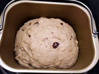面包机版无糖低脂全麦面包,二发至两倍大后，启动面包机烘烤程序40到45分钟