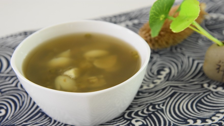 每个夏日必备的解暑佳品—绿豆百合汤